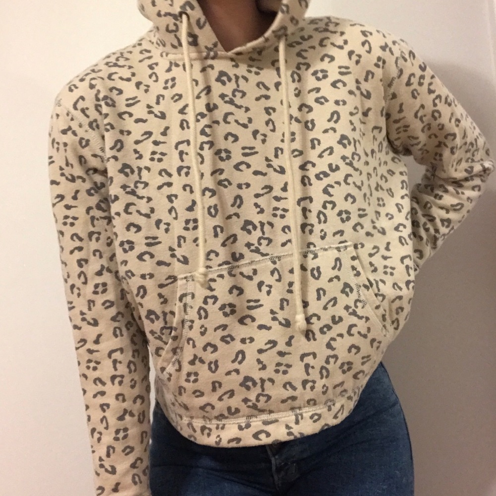 Abercrombie cropped hoodie. Cheetah print. Size S